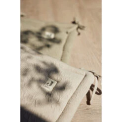 Jollein Soft Waves Olive Green 30 X 180 Cm Bedbumper 004-895-67052 -Kleintje Wereld jollein soft waves olive green 30 x 180 cm bedbumper 004 895 67052 1