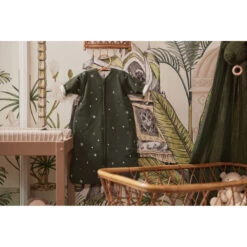 Jollein Stargaze Leaf Green 90 Cm Slaapzak Met Afritsbare Mouwen 016-541-66091 -Kleintje Wereld jollein stargaze leaf green 90 cm slaapzak met afritsbare mouwen 016 541 66091 .sfeer3