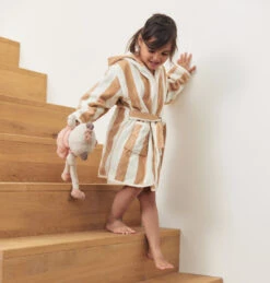 Jollein Stripe Terry Biscuit 1-2jr Badjas 060-808-67000 -Kleintje Wereld jollein stripe terry biscuit 1 2jr badjas 060 808 67000 6