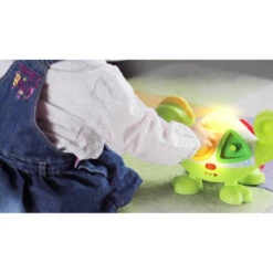 Infantino Sensory Leon De Kameleon Speelgoed BK-05215 -Kleintje Wereld kameleon 1