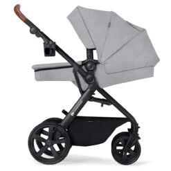 Kinderkraft A-Tour Light Grey 3-in-1 Kinderwagen Incl. Autostoel KSATOU00LGR3000 -Kleintje Wereld kinderkraft a tour light grey 3 in 1 kinderwagen incl. autostoel ksatou00lgr3000 3