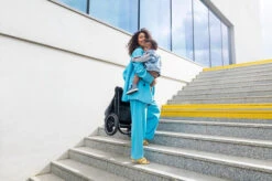 Kinderkraft Nea Midnight Black 2-in-1 Kinderwagen KSNEA000BLK2000 -Kleintje Wereld kinderkraft nea 2 in 1 kinderwagen sfeer 2