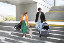 Kinderkraft Nea Deep Grey 2-in-1 Kinderwagen KSNEA000DGR2000 -Kleintje Wereld kinderkraft nea 2 in 1 kinderwagen sfeer 4 1