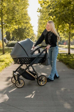 Kunert Ivento Premium Gold Deep Black 2-in-1 Kinderwagen IVE-12-GOLD -Kleintje Wereld kunert ivento premium gold caramel macchiato 2 in 1 kinderwagen ive 10 gold 5