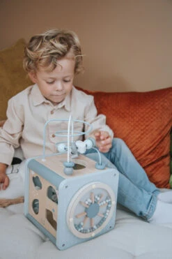 Label Label Blauw Houten Activiteitenkubus LLWT-34307 -Kleintje Wereld label label blauw houten activiteitenkubus llwt 34307 5