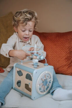 Label Label Nougat Houten Activiteitenkubus LLWT-37131 -Kleintje Wereld label label blauw houten activiteitenkubus llwt 34307 6 1