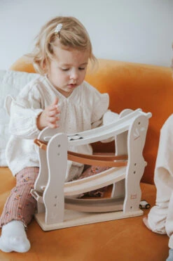 Label Label Nougat Houten Autobaan LLWT-34406 -Kleintje Wereld label label nougat houten autobaan llwt 34406 6