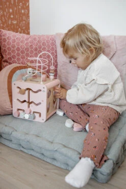 Label Label Roze Houten Activiteitenkubus LLWT-34314 -Kleintje Wereld label label roze houten activiteitenkubus llwt 34314 5