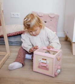 Label Label Roze Houten Activiteitenkubus LLWT-34314 -Kleintje Wereld label label roze houten activiteitenkubus llwt 34314 6