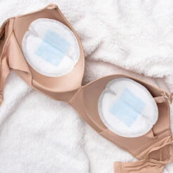 Lansinoh 100 Stuks Bluelock Wegwerp Borstcompressen 44286 -Kleintje Wereld lansinoh bluelock wegwerp borstcompressen 4 2