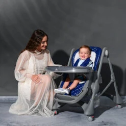 Lorelli Appetito Dark Blue Kinderstoel 101004-2091 -Kleintje Wereld lorelli appetito kinderstoel sfeer2 2