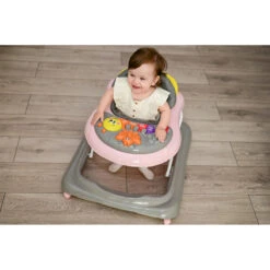 Lorelli My Buggy Bubblegum Loopstoeltje 1012042-0017 -Kleintje Wereld lorelli my buggy loopstoeltje sfeer 2 2