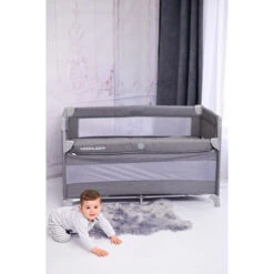 Lorelli Up And Down Cool Grey Bear Campingbedje Incl. Bodemverhoger 1008006-2370 -Kleintje Wereld lorelli up and down campingbedje incl. bodemverhoger sfeer 1