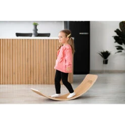 Luna Toys Houten Balansbord Met Grijs Vilt LU-37001 -Kleintje Wereld luna toys houten balansbord sfeer 2 1