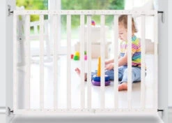 Noma Wit Houten Uitschuifbaar Traphek/Veiligheidshek 94153 -Kleintje Wereld main white wooden gate 4