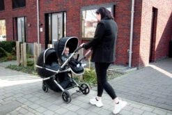 Ding Amigo Black/Rose Tandem Duowagen DI-191706 -Kleintje Wereld mamaloes di 191704 ding tandem stroller amigo lifestyle 08 1