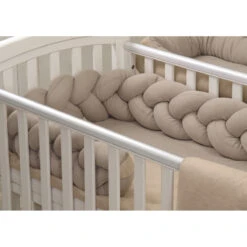 MamaLoes Amy Ajour Nougat 210 Cm Braided Bedbumper 84269 -Kleintje Wereld mamaloes amy ajour nougat 210 cm braided bedbumper 84269 5