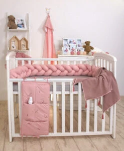 MamaLoes Amy Pure Roze 2-in-1 Babynest En Braided Bedbumper 80662 -Kleintje Wereld mamaloes amy pure roze 2 in 1 babynest en braided bedbumper 80662 4