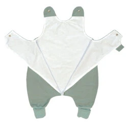 MamaLoes Amy Pure Stonegreen 6-12 Mnd Onesie Slaapzak 85375 -Kleintje Wereld mamaloes amy pure stonegreen onesie slaapzak 1