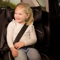 Ding Kato Zwart Autostoel 15-36 Kg YB801A -Kleintje Wereld mamaloes ding kato autostoel 15 36 kg2 1