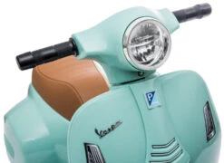 Eco Toys Red Elektrische Vespa Scooter H1 -Kleintje Wereld mamaloes eco toys stonegreen elektrische vespa scooter 0