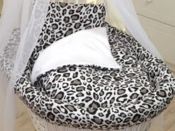 MamaLoes Panter Grijs Deluxe Wit Baby Wiegje 80749 -Kleintje Wereld mamaloes panter grijs deluxe wit baby wiegje 80749 1