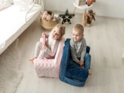 Albero Mio Velvet Navy Kinderfauteuil -Kleintje Wereld mamaloes velvet navy kinderfauteuil 3