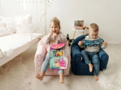 Albero Mio Velvet Roze Kinderfauteuil -Kleintje Wereld mamaloes velvet roze kinderfauteuil 3