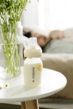 Medela Calma Moedermelkfles 150 Ml 008.0125 -Kleintje Wereld medela calma moedermelkfles 5