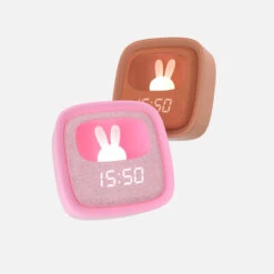 MOB Billy Marshmallow Klok En Nachtlampje BILLY-MARSH-01 -Kleintje Wereld mob billy chocolate klok en nachtlampje billy sfeer