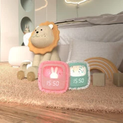 MOB Billy Terrazzo Grenadine Klok En Nachtlampje BILLY-GRENA-01 -Kleintje Wereld mob billy terrazzo klok en nachtlampje sfeer 2