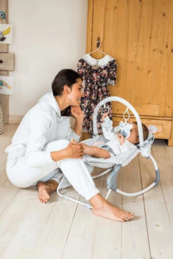 Momi Luis Grey Bouncer Wipstoel BULE00018 -Kleintje Wereld momi luis pink bouncer wipstoel bule00016 05 1