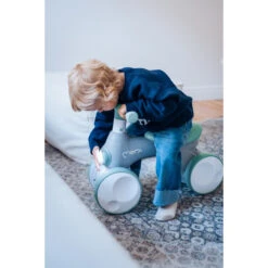 Momi Tobis Grey Ride-On Bubbles Loopfiets ROBI00043 -Kleintje Wereld momi tobis loopfiets sfeer3 1