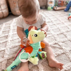 Playgro Sensory Friends Dusty Dragon Buggyspeeltje P0188473 -Kleintje Wereld playgro sensory friends dusty dragon buggyspeeltje p0188473 .7