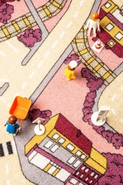 Rebel Roads Railroads Pink Sand 95x200 Cm Speelmat RPLYWGB63095200T01 10 Rebel Roads Railroads Pink Sand 95x200 Cm Speelmat RPLYWGB63095200T01 -Kleintje Wereld rebel roads railroads pink sand 95x200 cm speelmat rplywgb63095200t01 4