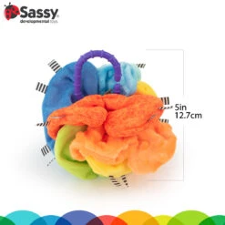 Sassy Crinkle Ball Texturen Speelbal S80370 -Kleintje Wereld sassy crinkle ball texturen speelbal 2