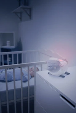 Badabulle Schaapje Lulu Muzikaal Projectie Nachtlampje B015007 -Kleintje Wereld sfeerfoto schaapje