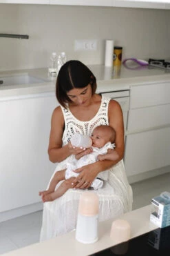 Suavinex Zero.Zero Anti-Colic Medium Flow Zuigfles 270ml SXZBRF050012 -Kleintje Wereld suavinex zer .zer anti colic zuigfles 6 2