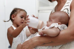 Suavinex Zero.Zero Anti-Colic Slow Flow Zuigfles 180ml SXZBRF051118 -Kleintje Wereld suavinex zer .zer anti colic zuigfles 7 1