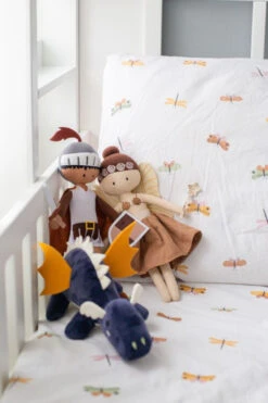 Tryco Ridder Kai 35 Cm Pop In Geschenkdoos TR-243338 -Kleintje Wereld tr 243338 8720289399528 doll knight kai 02 1920x1920 1 1