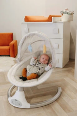 Tryco Hugg Silver/White Swing Babyschommel TR-282702 -Kleintje Wereld tr 282702 hugg silver white swing 02 1920x1920