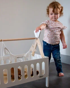 Tryco Tipi Houten Poppenbed TR-353013 -Kleintje Wereld tr 353013 tryco wooden tipi doll bed 05