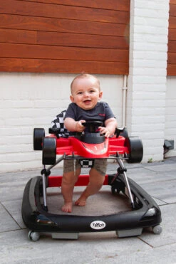 Tryco F1 Racer Red 2-in-1 Loopstoel En Loopwagen TR-362702 26 Tryco F1 Racer Red 2-in-1 Loopstoel En Loopwagen TR-362702 -Kleintje Wereld tr 362702 03 1