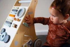 Tryco Houten Activiteiten Loopwagen TR-303012 -Kleintje Wereld tryco houten activiteiten loopwagen05