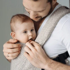 Zaffiro City Geo Blue Steel Ergonomische Draagzak 8241 -Kleintje Wereld zaffiro city beige leaves ergonomische draagzak 3 3